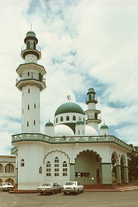 mosque.jpg (15793 bytes)